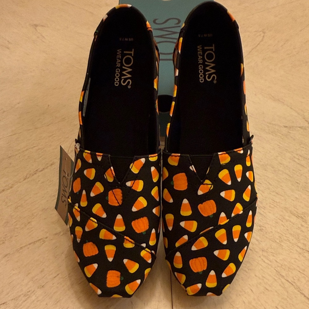 NWT TOMS Black and Orange Candy Corn Halloween Slip-Ons - Picture 2 of 7